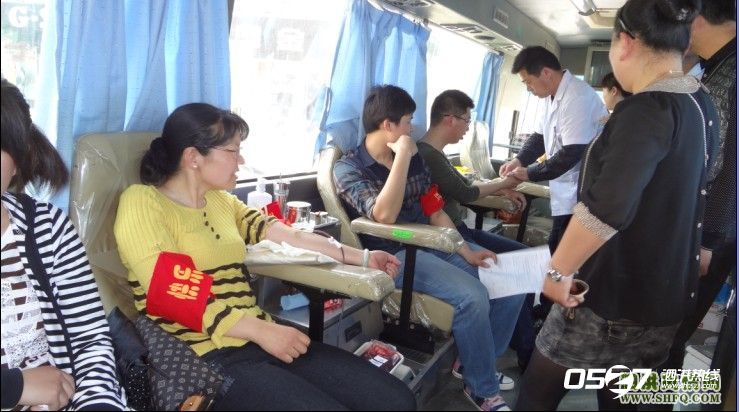 泗洪快乐义工志愿者参加无偿献血