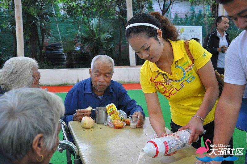 群主夫人亲上阵.jpg