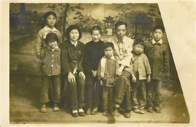 　张红兵小时候的全家福。右二张红兵，右三父亲张月升，左二母亲方忠谋。 ...