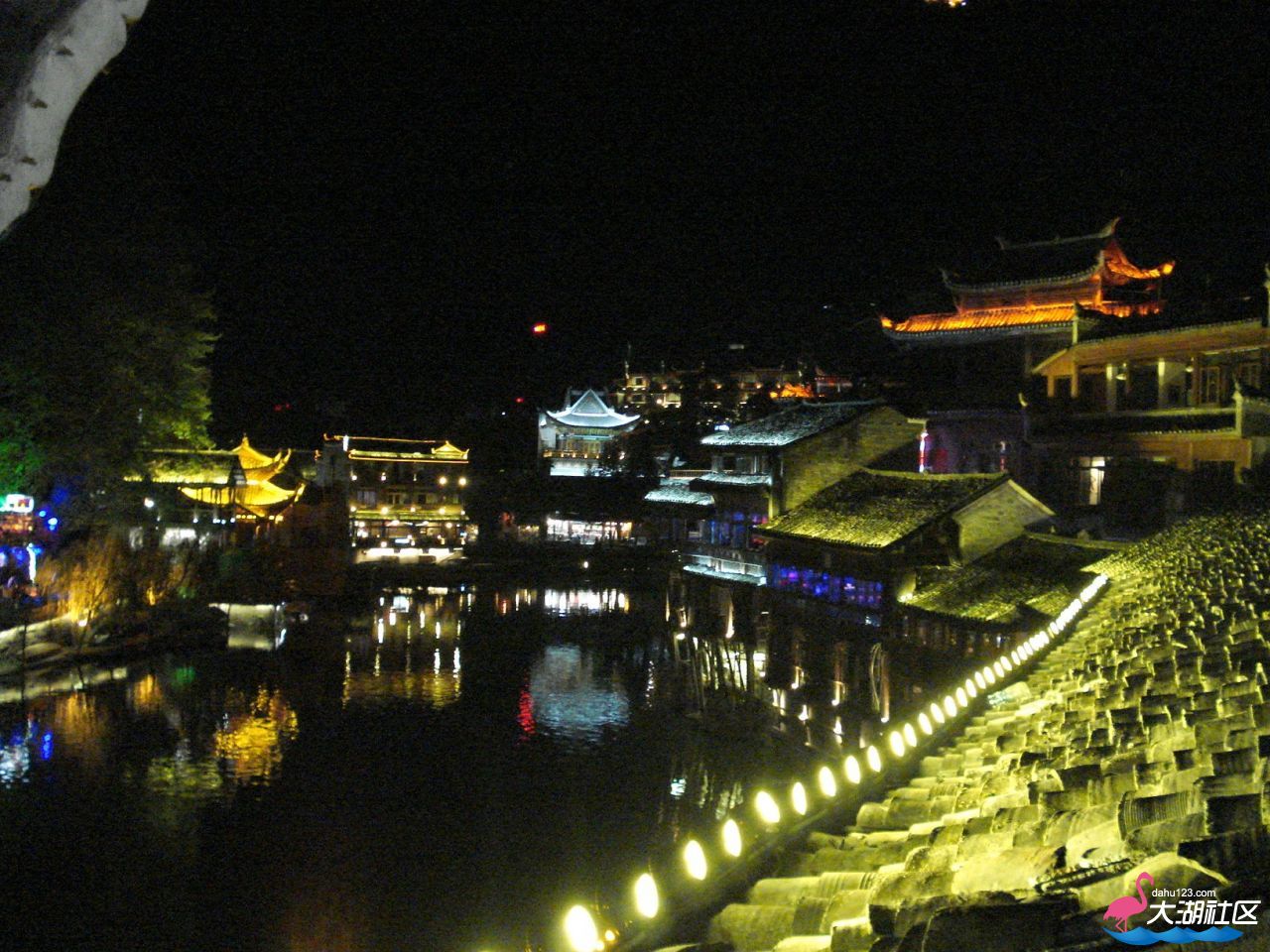 凤凰夜景一角
