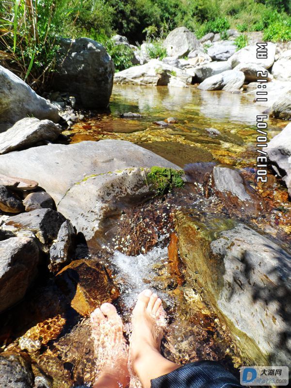 山泉水凉，不宜久洗。
